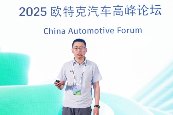 6389475712952558779400192